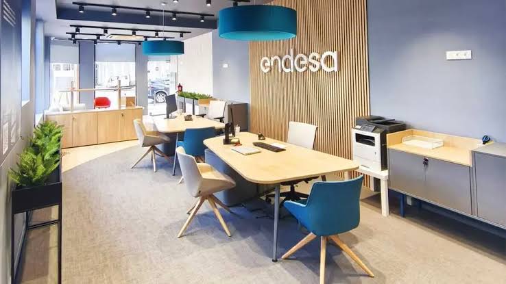 ENDESA PLANTEA EL CIERRE TEMPORAL DE CENTROS EN AGOSTO Y PUENTES DESDE 2027